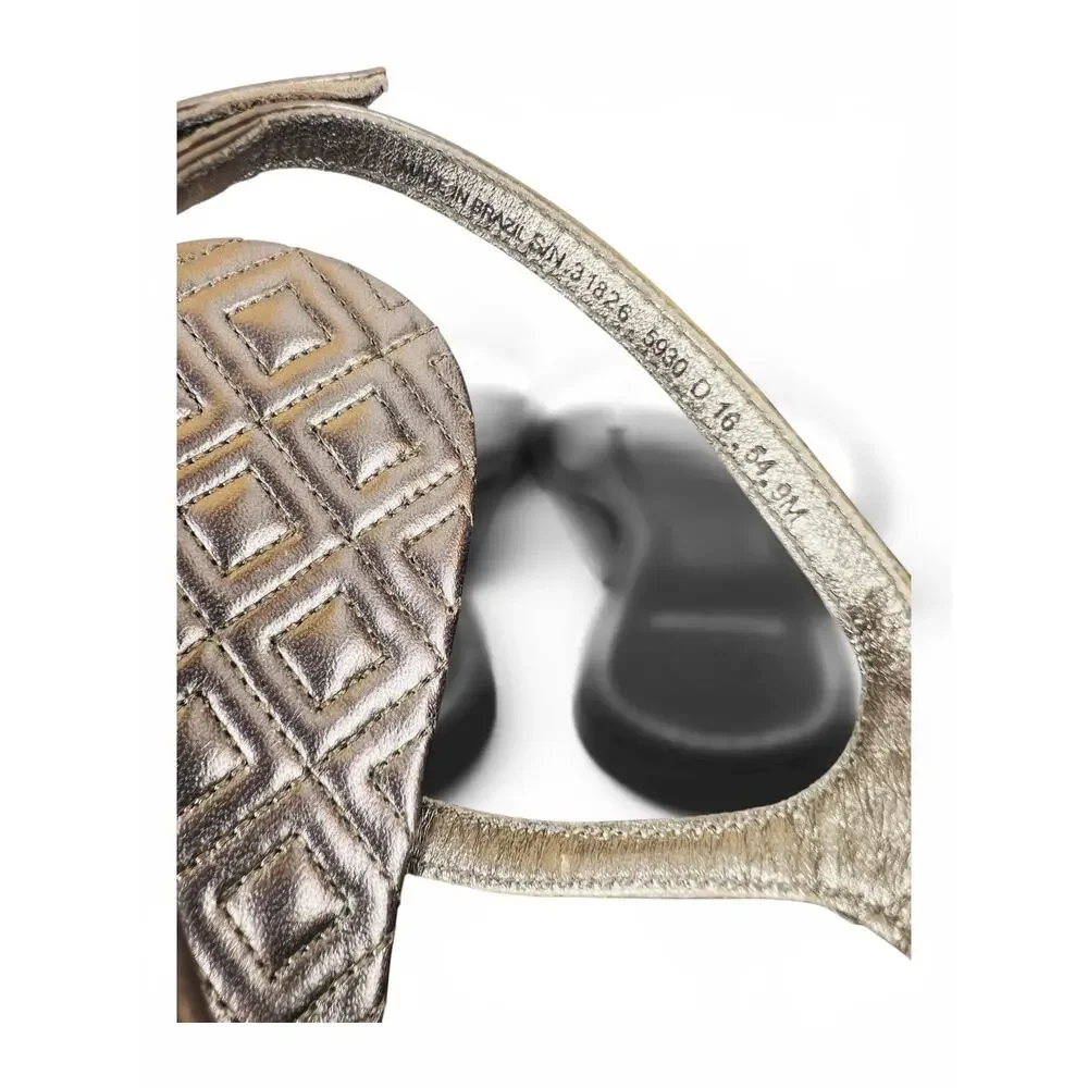 Tory Burch Marion Gold Metallic Quilted Leather Thong Sandals Logo Charm 9